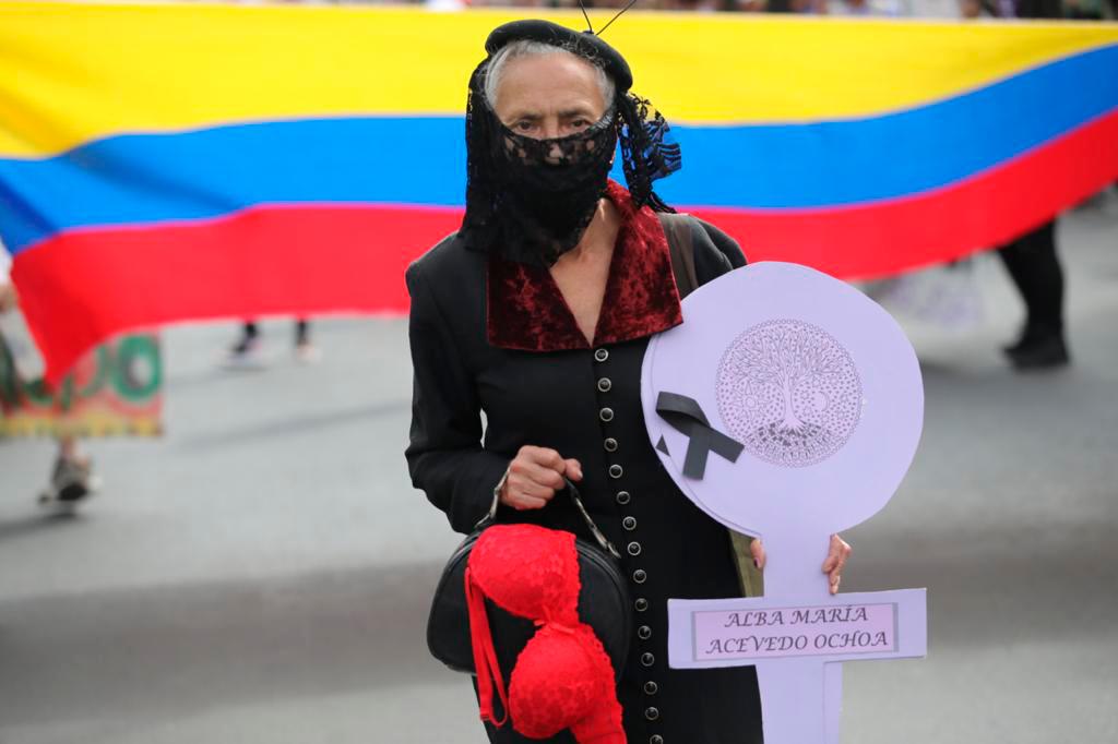 Las mujeres colombianas se unieron para celebrar su día y pedir que pare le violencia contra ellas. Foto Edwin Bustamante