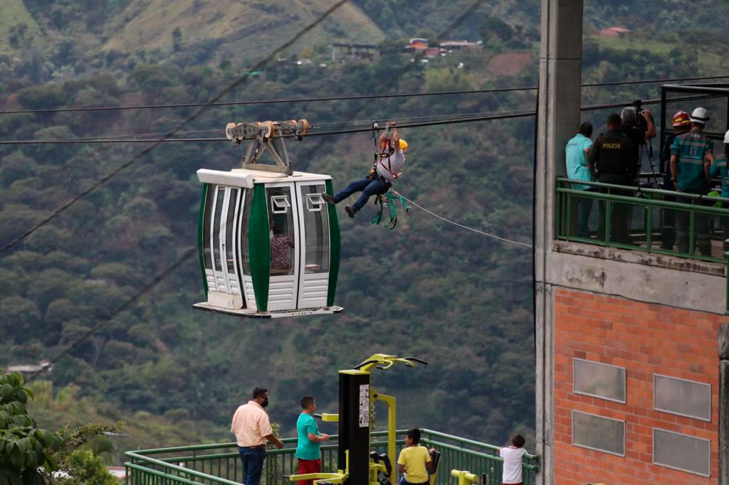 El caso fue controlado a las 2:30 p. m. sin que hubiera personas lesionadas por este incidente. Foto: Edwin Bustamante. 