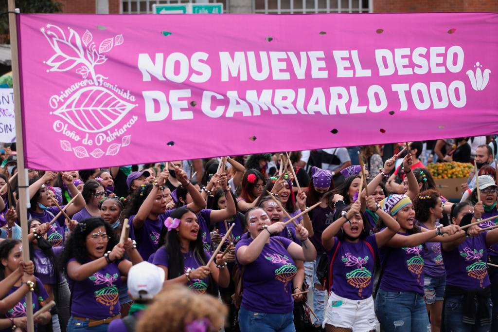 Las mujeres siguen la lucha por la igualda de derechos, como parte del movimiento feminista de todo el mundo. Foto Edwin Bustamante