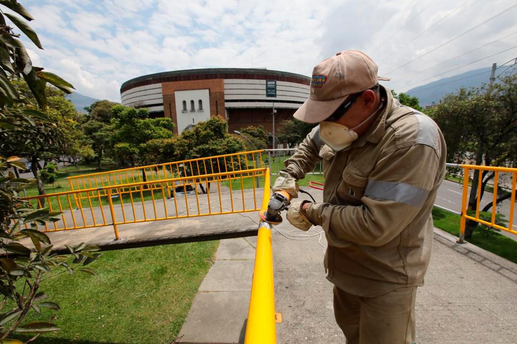 De los 170 metros lineales que fueron hurtados al parecer por habitantes de calle ya fueron reemplazados 130 metros. Foto: Edwin Bustamante