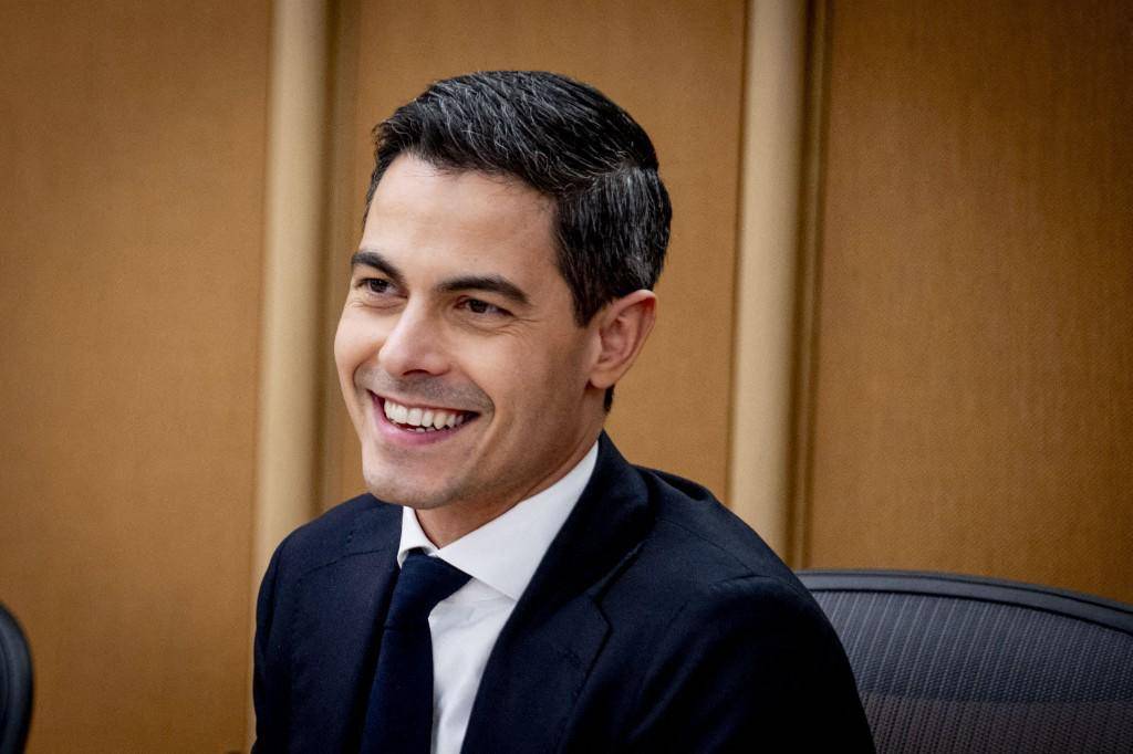 El primer ministro Rob Jetten en la Trevezaal (Sala de Tregua), en el Ministerio de Asuntos Generales, para la primera reunión semanal del gabinete. Foto: AFP