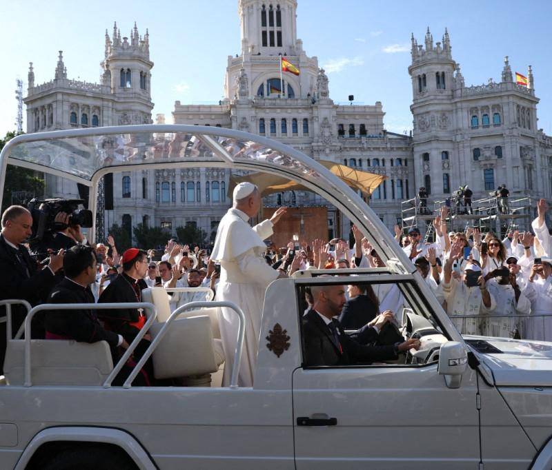 El papa León XIV ofició este domingo una misa al aire libre en pleno centro de Madrid, que reunió más de un millón de personas, en su segundo día de visita a España. FOTO: AFP