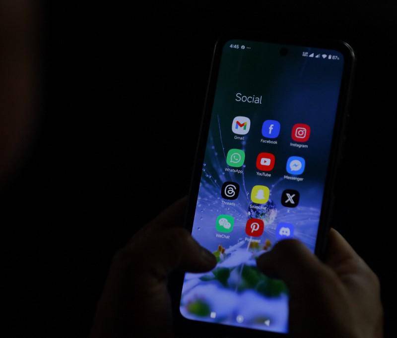 Algunas redes sociales como Facebook, X y YouTube se verán afectadas. FOTO: AFP