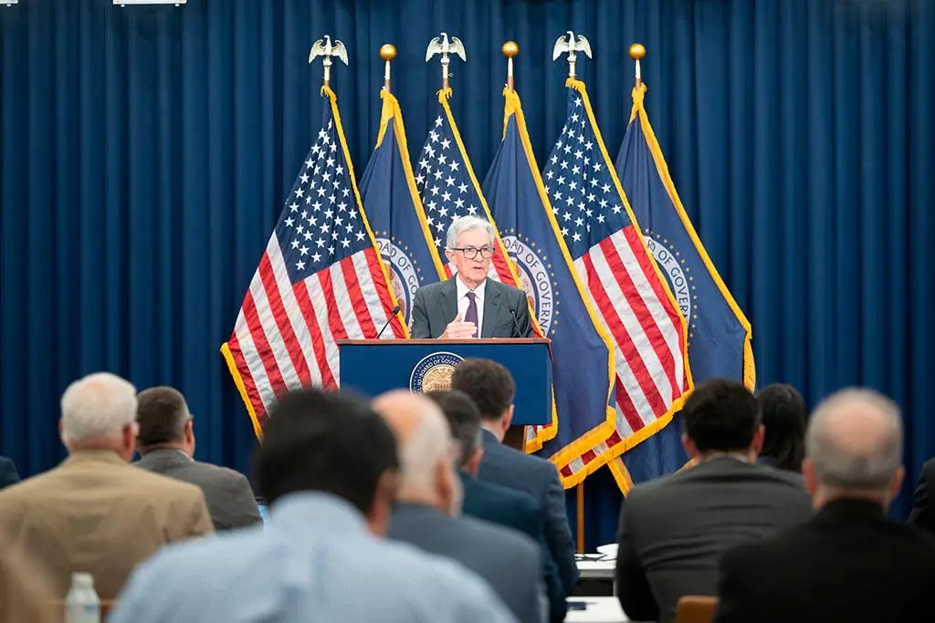 El jefe de la FED, Jerome Powell, explicó las razones para mantener las tasas de interés . FOTO tomada de X