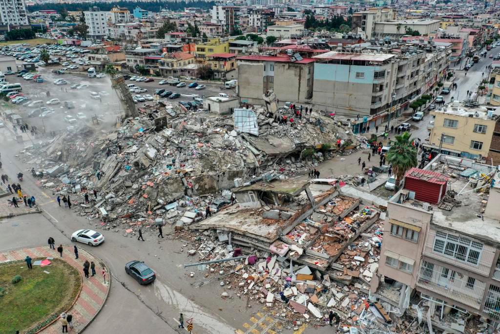  El terremoto también derribó más de 3.200 edificios en ambos países. Foto: Getty
