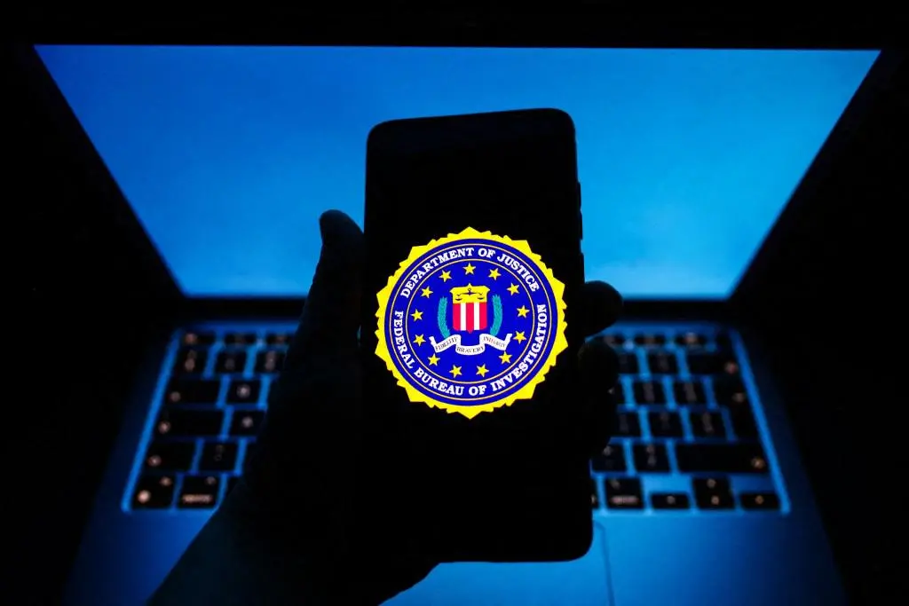 FBI emitió una alerta sobre aplicaciones desarrolladas en China que, por estar sujetas a las leyes de seguridad nacional de ese país, podrían permitir al gobierno asiático acceder a datos de usuarios. FOTO: AFP