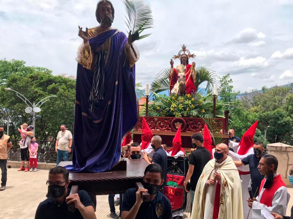 Aunque las procesiones se cancelan temporalmente, hay recorridos y todos los actos litúrgicos se autorizan con las medidas de bioseguridad. Foto: Julio César Herrera