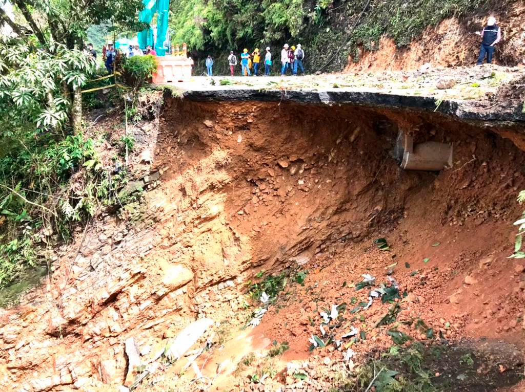La pérdida de la banca se presentó por cimentación de una alcantarilla. Foto: Julio César Herrera