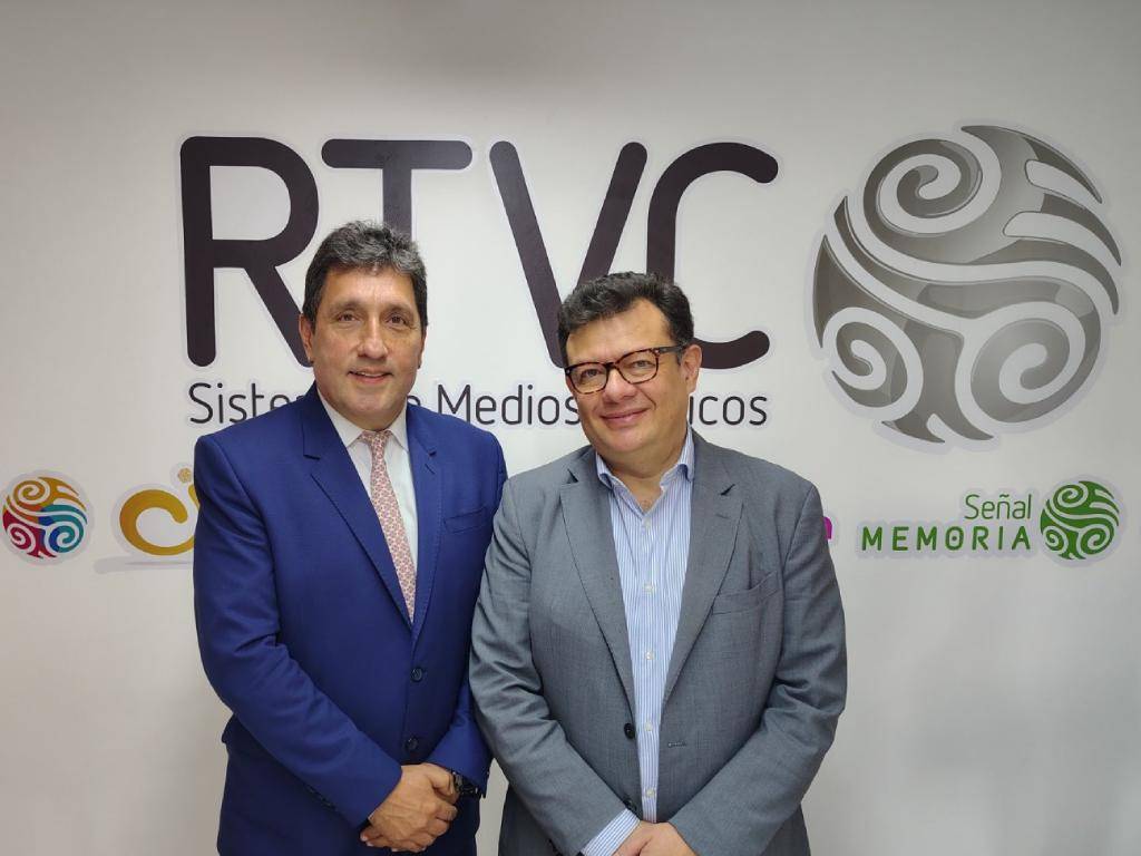 El gerente general de RTVC, Hollman Morris, y el subgerente de Radio, Luis Alfredo Hernández. Foto: RTVC