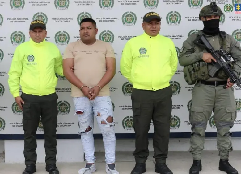 La Policía en la captura de “Camilo”, quien reclutaba menores para las disidencias de las FARC. FOTO: CORTESÍA