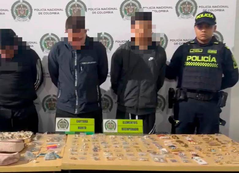 Los ladrones y el automotor en que huyeron fueron puestos a disposición de la Fiscalía. FOTO: CORTESÍA POLICIA