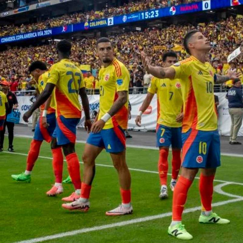 El técnico Néstor Lorenzo tiene un grupo base de jugadores que llevará al Mundial, pero la lista de posibilidades es amplia y podría armar hasta cinco nóminas competitivas. FOTO JUAN ANTONIO SÁNCHEZ