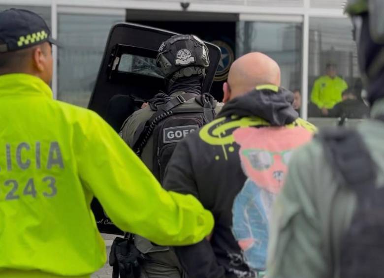 También capturaron a alias “Gordo”, señalado coordinador de la estructura criminal Cotranal, dedicada al microtráfico y la extorsión en el noroccidente de la ciudad. Foto: Alcaldía de Medellín.