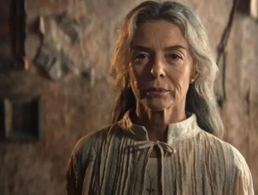 Margarita Rosa de Francisco interpreta a Fernanda del Carpio en el episodio final de la segunda temporada de <i>Cien años de soledad</i>. FOTO: Netflix.