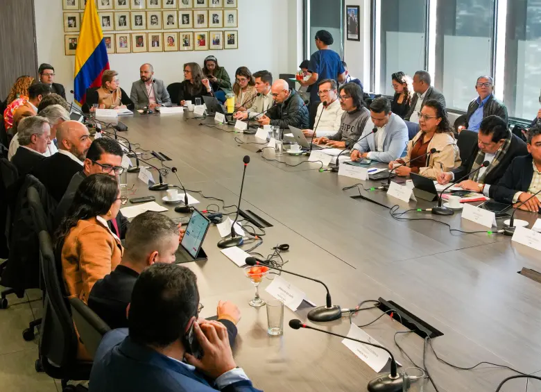 Mesa de negociación del salario mínimo para 2025.