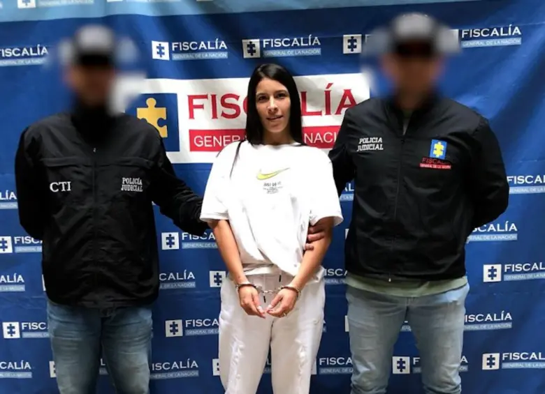 La mujer, identificada como Laura Inés Arroyave Rincón, era la encargada de reclutar a los jóvenes para el envío de la droga. FOTO: cortesía Fiscalía General de la Nación