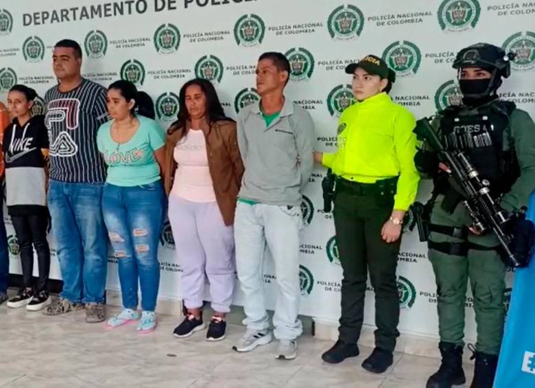 Estos son los seis capturados por la desaparición de Maximiliano, registrada el pasado 21 de septiembre en Remedios, Nordeste antioqueño. FOTO CORTESÍA