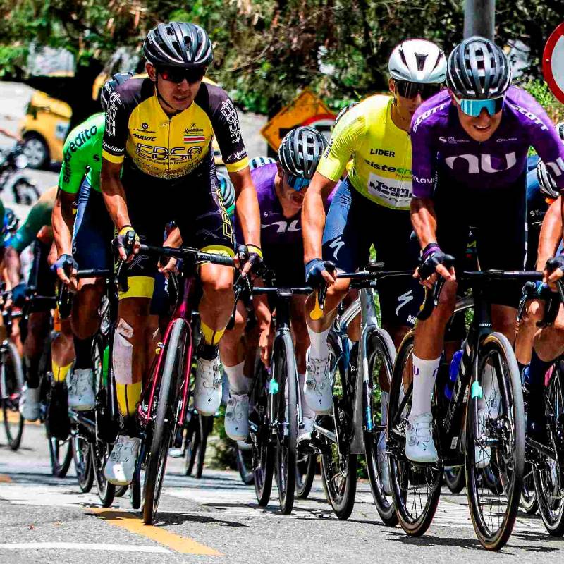 El pelotón de la Vuelta a Colombia afrontará nueve días de competencia por carreteras de los departamentos de Huila, Tolima, Caldas y Antioquia. FOTO JULIO CÉSAR HERRERA