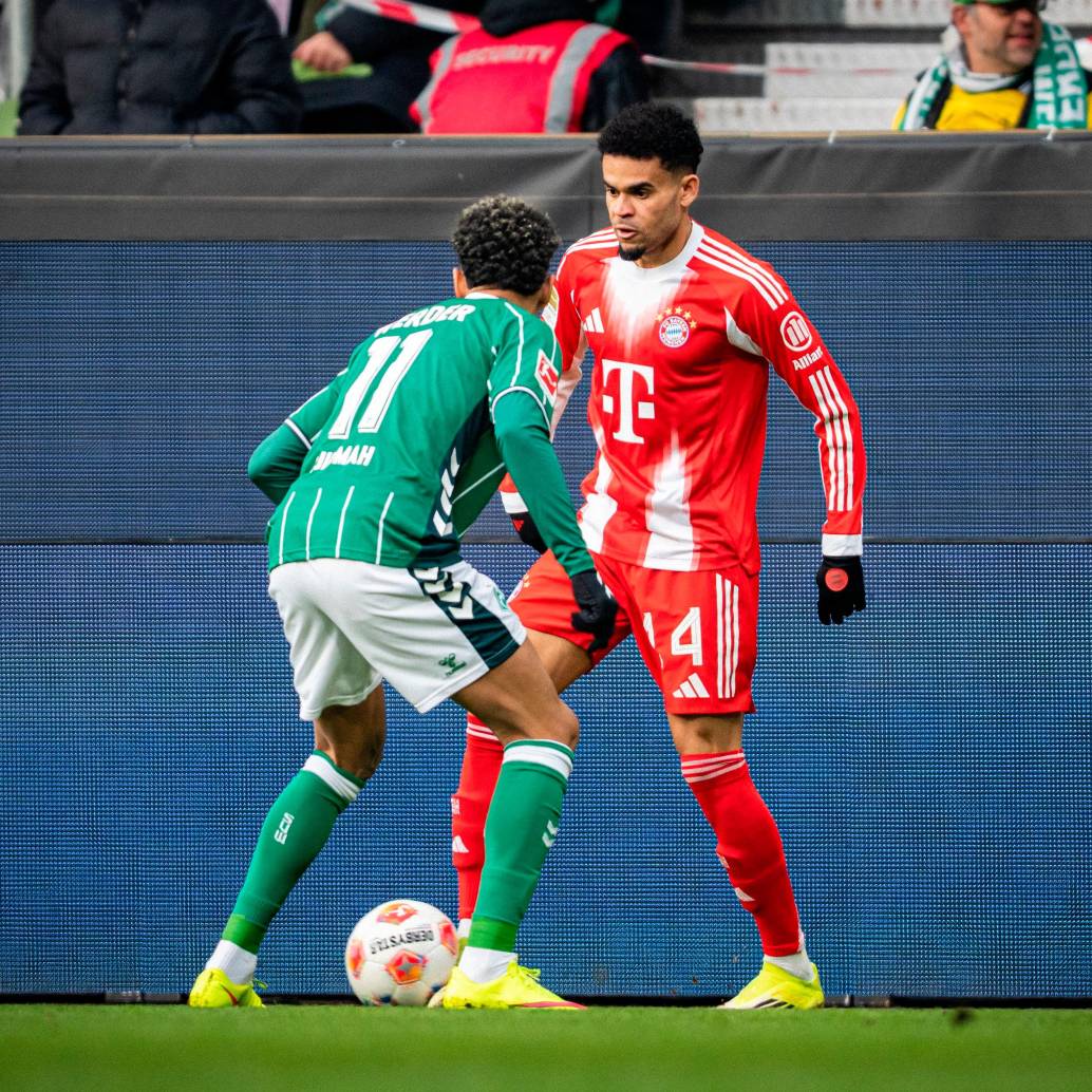 Con su habilidad, Luis Díaz casi siempre le ganó el duelo a su marcador. FOTO @FCBayernES