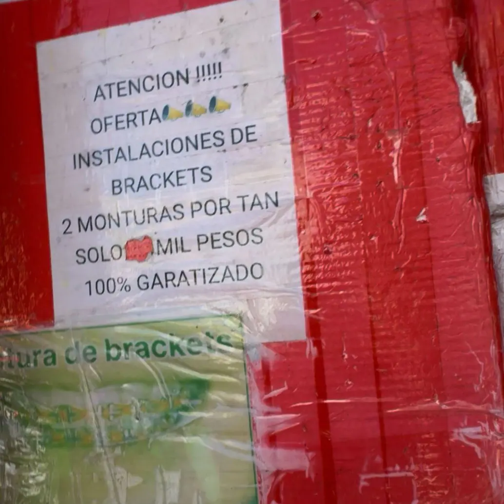 El anuncio muestra una promoción de dos monturas de brackets. FOTO: REDES SOCIALES. 