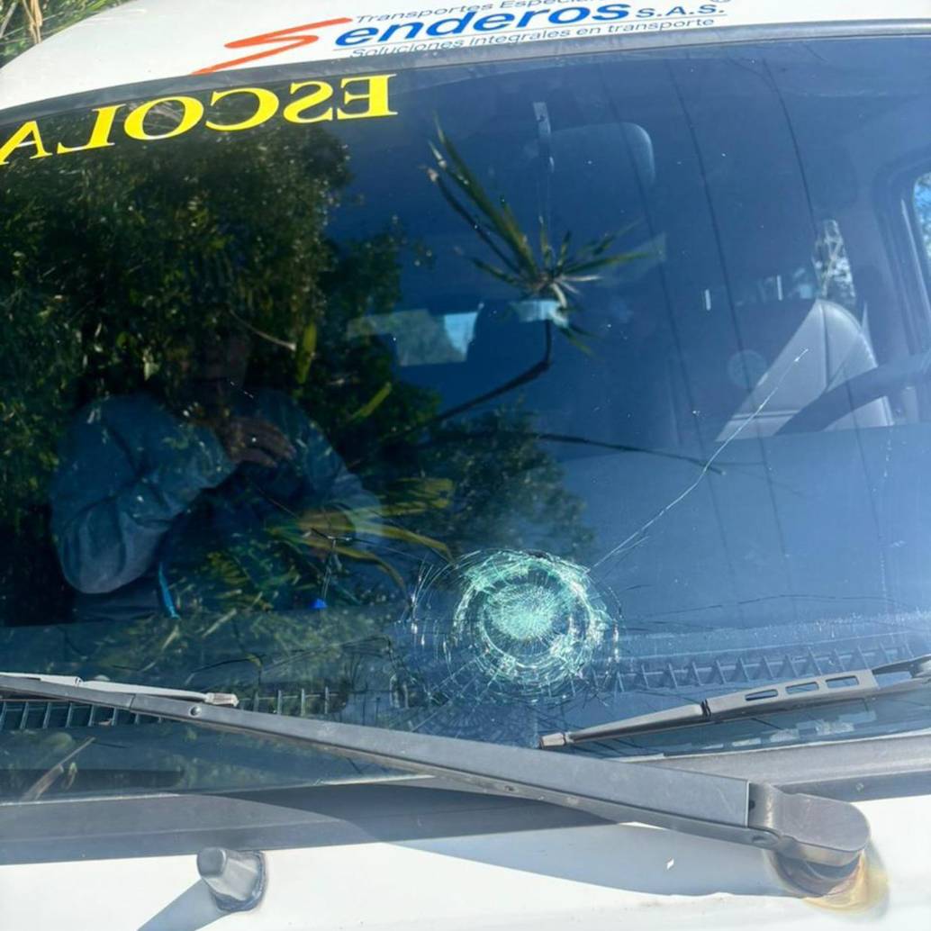 El el bus de servicio especial iban comerciantes y docentes. FOTO: EJÉRCITO NACIONAL
