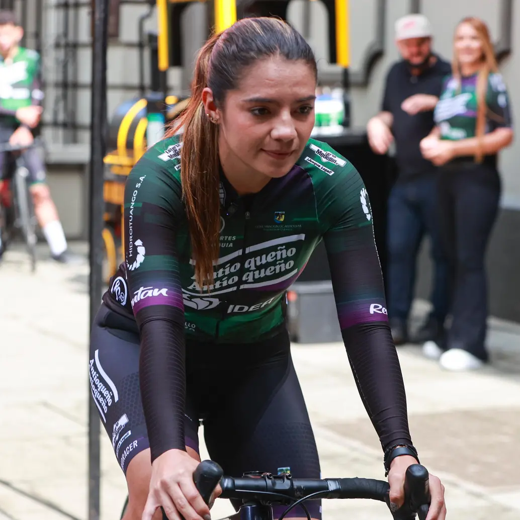 La antioqueña Lina Marcela Hernández tiene como meta principal asistir a los Juegos Olímpicos de Los Ángeles 2028. Su calidad en la pista y la ruta está comprobada. Foto: Manuel Saldarriaga Quintero.