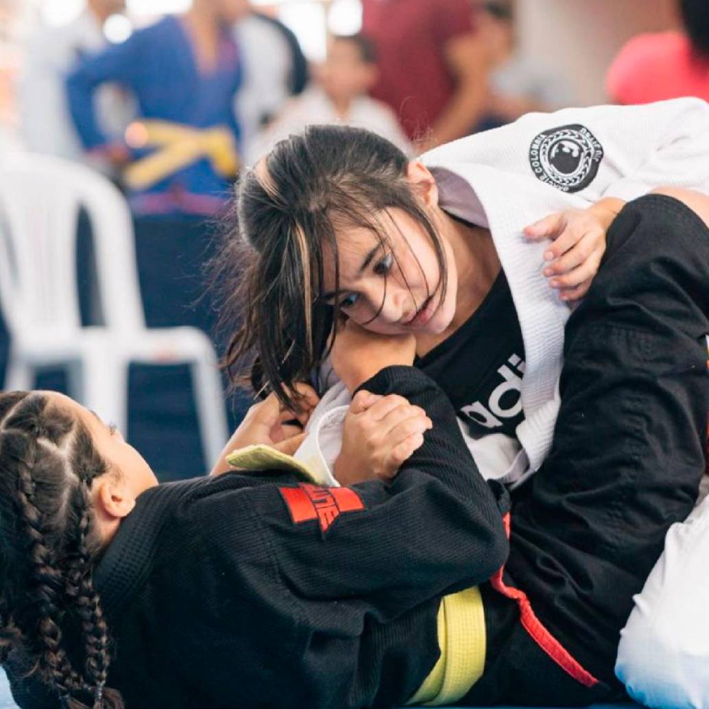 Emiliana Osorio ya practica dos deportes. Además de jiu-jitsu viene sumando aprendizajes en lucha, pues su gran meta es ser medallista en unos Juegos Olímpicos. FOTO<b><span class="mln_uppercase_mln"> CORTESÍA</span></b>
