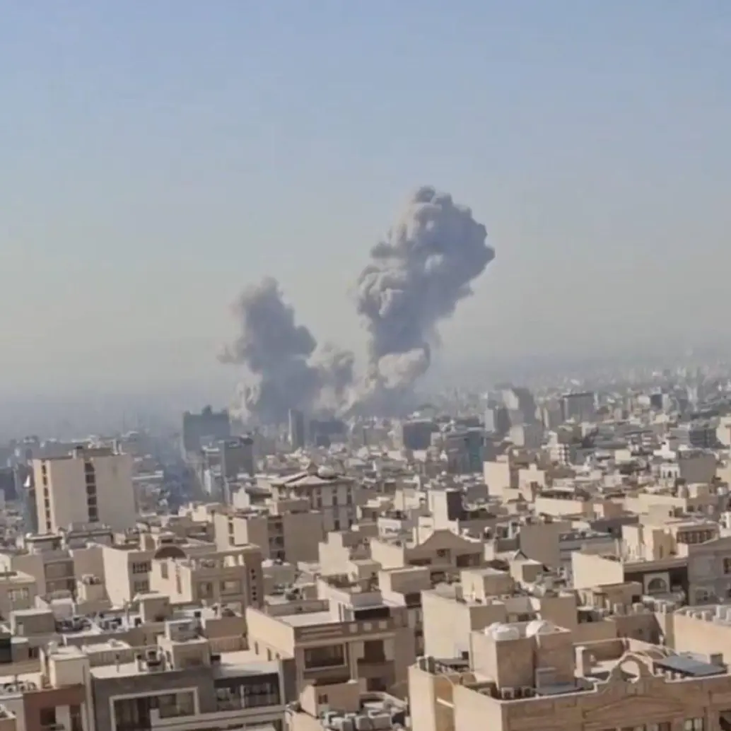 Se reportaron explosiones en varias ciudades iraníes, incluida la capital, Teherán, después de que Israel y EE.UU. lanzaran ataques el sábado por la mañana. FOTO: AFP.