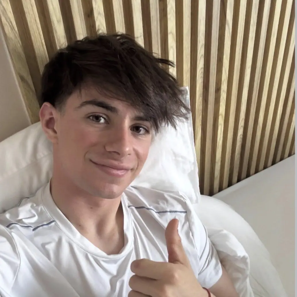 El motociclista colombo-español David Alonso es una de las promesas del motociclismo internacional. David Alonso publicó esta foto en sus redes tras el grave accidente de hace unas horas. Foto: tomada de redes.