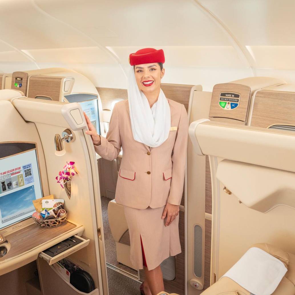 Emirates ofrece a sus pasajeros tres tipos de clases de acomodación en sus 134 destinos: Primera Clase, Business y Turista, que a su vez está dividida en Premiun y Turista normal. En la foto, la Clase Business. FOTO: Tomada de Instagram @emirates