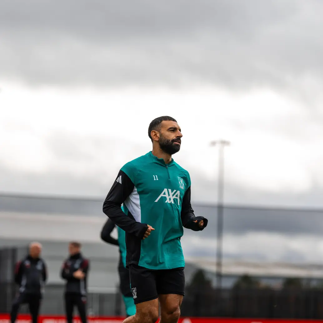 Mohamed Salah insinuó que podría dejar el Liverpool en enero y sugerió que el club lo ha “abandonado a su suerte”. FOTO: TOMADA DE LIVERPOOL FC