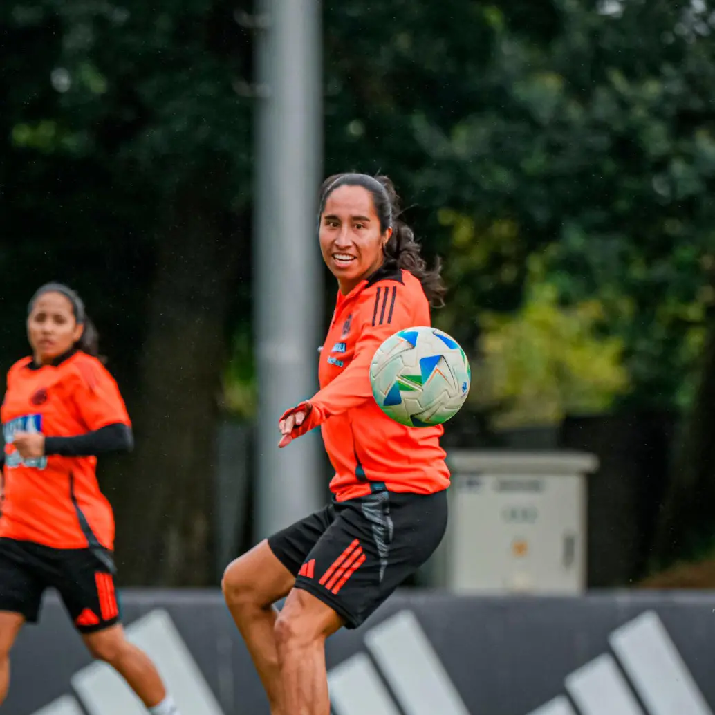 Las jugadoras colombianas buscarán su primer título en Copa América luego de tres subcampeonatos. En la acción, Mayra Ramírez, jugadora del Chelsea. Foto CONMEBOL