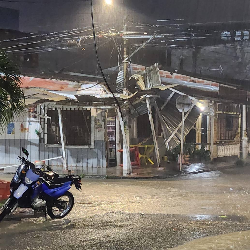 Así quedó uno de los negocios de la zona afectados por el temporal. FOTO: Cortesía Turbo TV