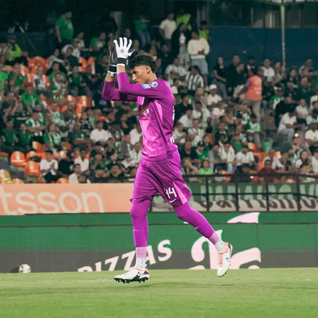 Kevin Cataño durante su debut con Atlético Nacional. FOTO @nacionaloficial