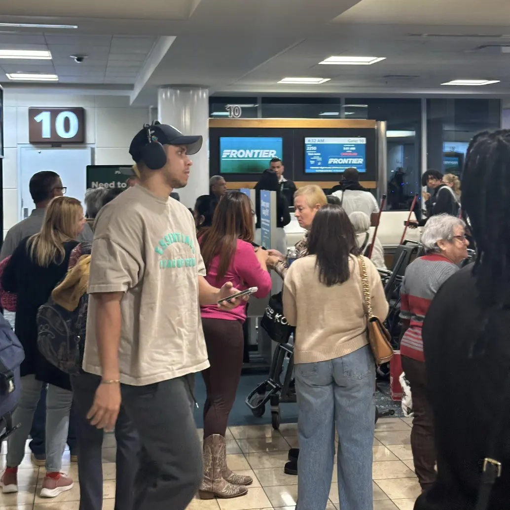 Vuelos desde y hacia Puerto Rico están cancelados hasta nuevo aviso por cierre del espacio aéreo. FOTO: @JorgeAgobian.