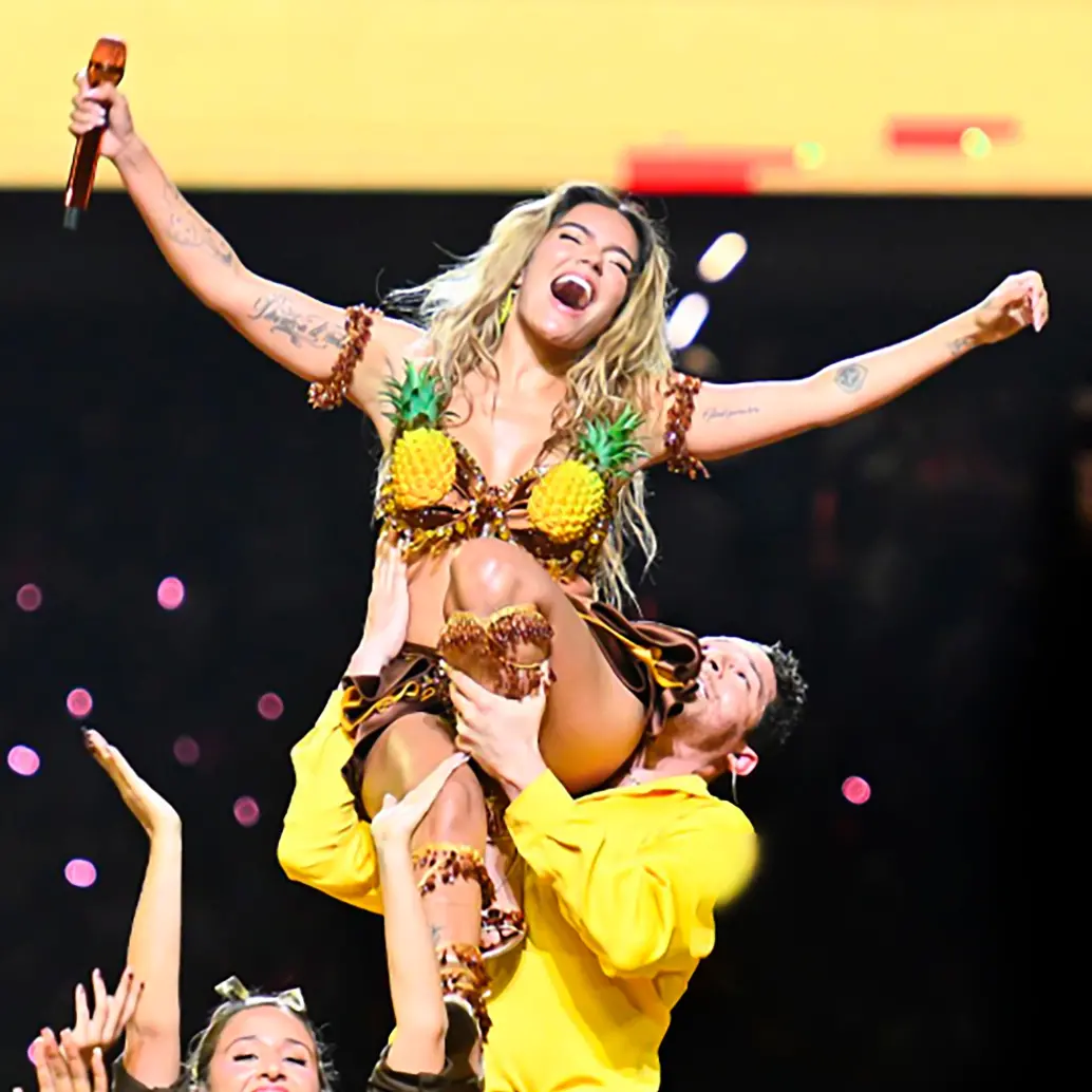 Entre los artistas invitados a la presentación de Karol G se destacan Maria Angeliq, Becky G y Wisin. Foto Getty.