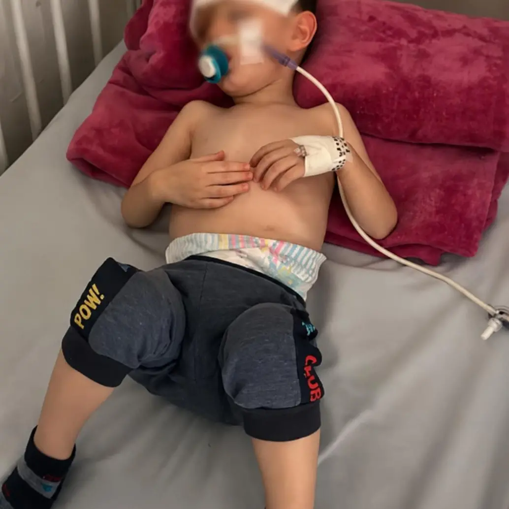 Austin Villa Rojas, un niño de dos años, lleva más de un mes hospitalizado y una semana esperando remisión. Foto: cortesía Sara Quiceno