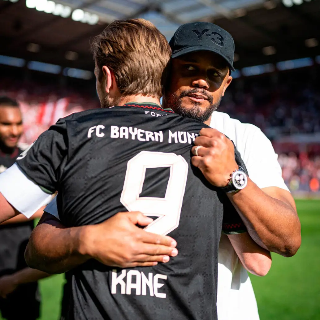 Harry Kane y Vincent Kompany fueron rivales durante 8 temporadas en la Premier League. Hoy, Kompany es el entrenador del Bayern Múnich y Harry Kane es el goleador del equipo. FOTO: <b>X BAYERN</b>