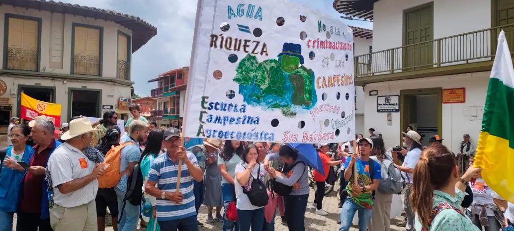 En el municipio, varias personas hicieron una movilización para celebrar la decisión del juez en este caso. FOTO Cortesía Óscar Castaño
