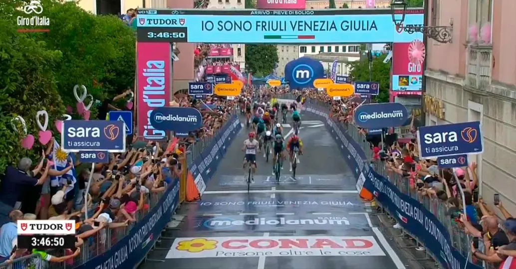 El corredor Paul Magnier fue el ganador, al sprint de la etapa 18 del Giro de Italia. El mejor colombiano fue Egan Bernal. FOTO PANTALLAZO 