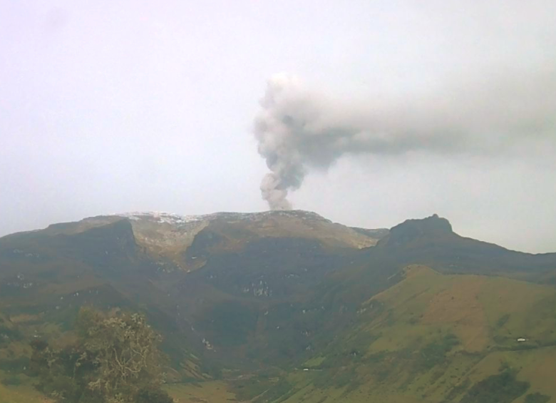 El volcán Nevado del Ruiz ha aumentado su sismicidad y ceniza en las últimas horas. FOTO: Colprensa