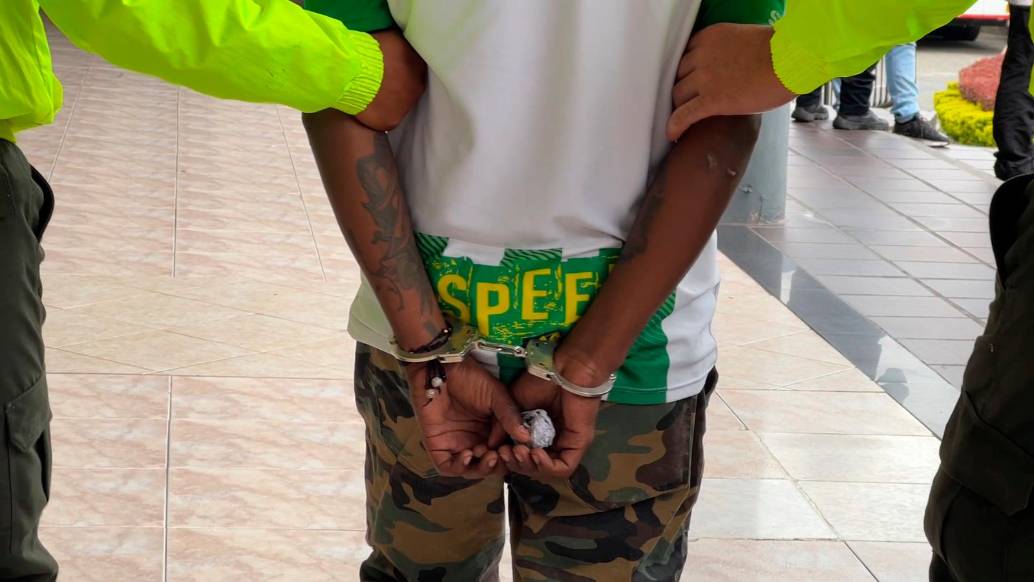 Alias Sicario o Peluquero fue capturado en el Centro de Medellín, tras varios meses de investigaciones. FOTO Cortesía Policía Antioquia