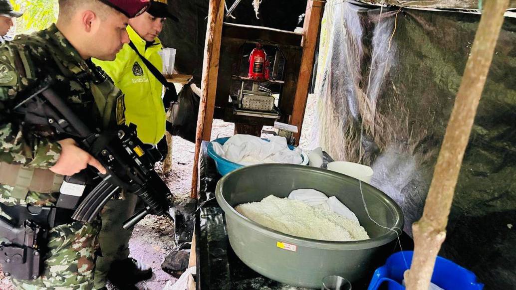 La incautación por parte del Ejército y la Policía al laboratorio. FOTO: CORTESÍA