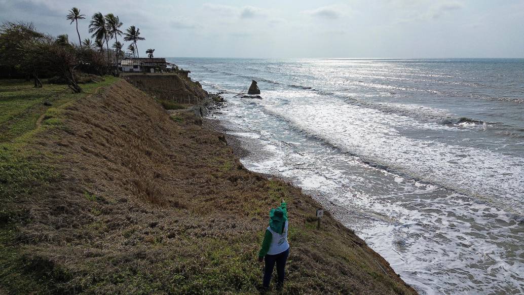 La erosión costera se está comiendo el 62% del área de longitud del litoral del Urabá antioqueño. En algunas zonas de Arboletes, Necoclí y Urabá el mar se adentra hasta 15 metros por año. FOTO Manuel Saldarriaga