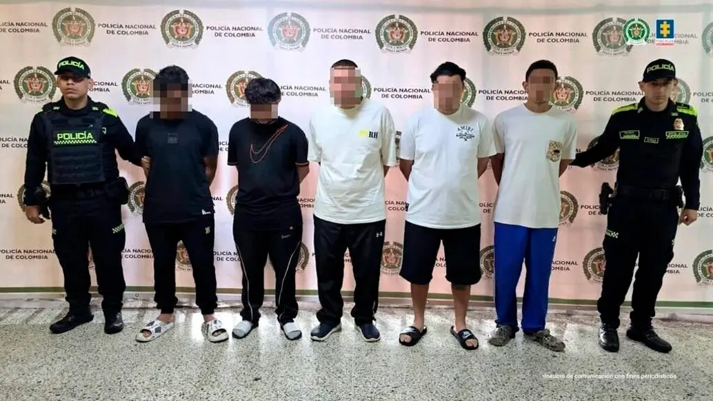 Los cinco capturados fueron presentados ante un juez que les dictó medida de aseguramiento en centro carcelario. FOTO Cortesía Fiscalía