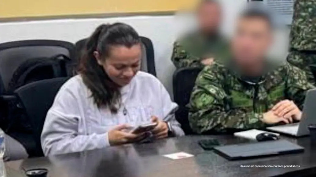 Así fue fotografiada la supuesta espía Luisa Fernanda Salgado Fernández, durante una de las reuniones en la sede del Bafur N°5 en Bogotá. FOTO: CORTESÍA DE FISCALÍA.