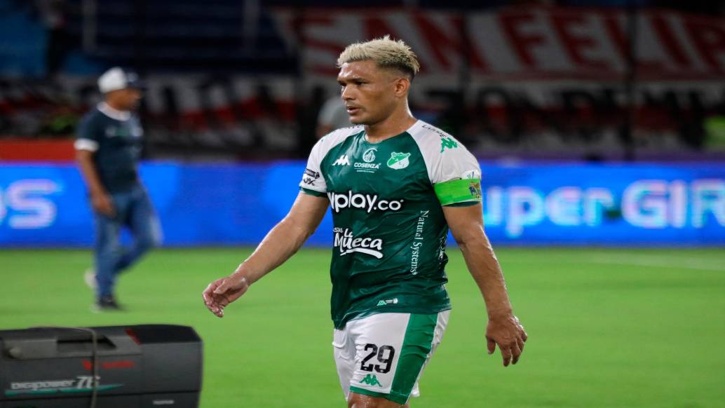 El delantero estuvo con el Deportivo Cali en la presente temporada y se desconoce dónde jugará el próximo año. FOTO: Tomada de X (antes Twitter) @DEPORCALI