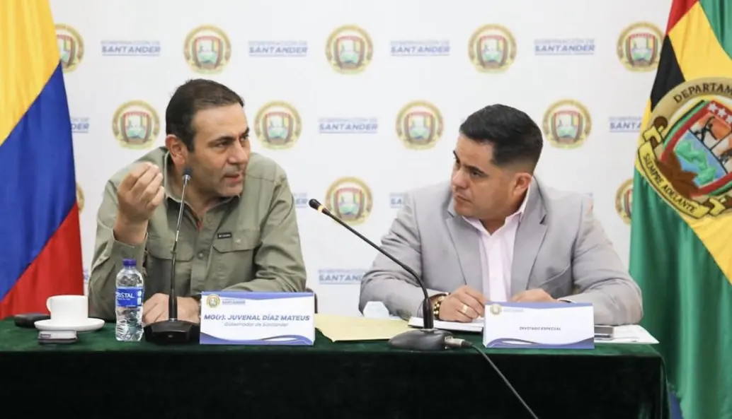 A la izquierda, el Gobernado de Santander, Juvenal Díaz Mateus; a la derecha, el alcalde encargado de Bucaramanga, Eduard Jesús Sánchez Ariza. FOTO: Tomada de redes sociales Gobernación de Santander