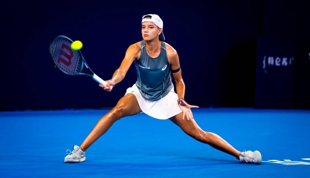 Emiliana Arango en acción en el WTA 1000 Beijing, uno de los torneos de su gira por Asia. FOTO GETTY 