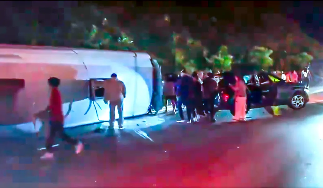 Accidente con bus que se volcó en La Vega, Cundinamarca. Foto: captura de video